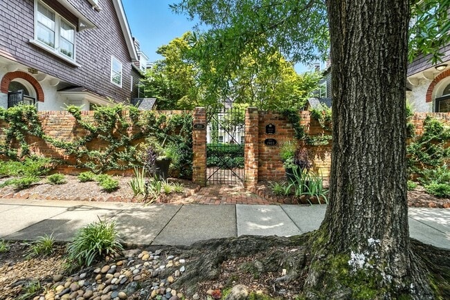 Photo - 700 Raleigh Ave Townhome