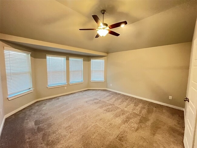 Building Photo - 819 Deerhurst Ln