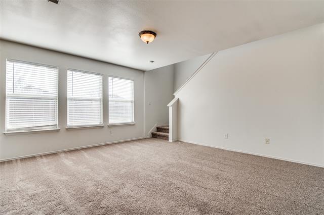 Building Photo - 605 Fox Glen Dr