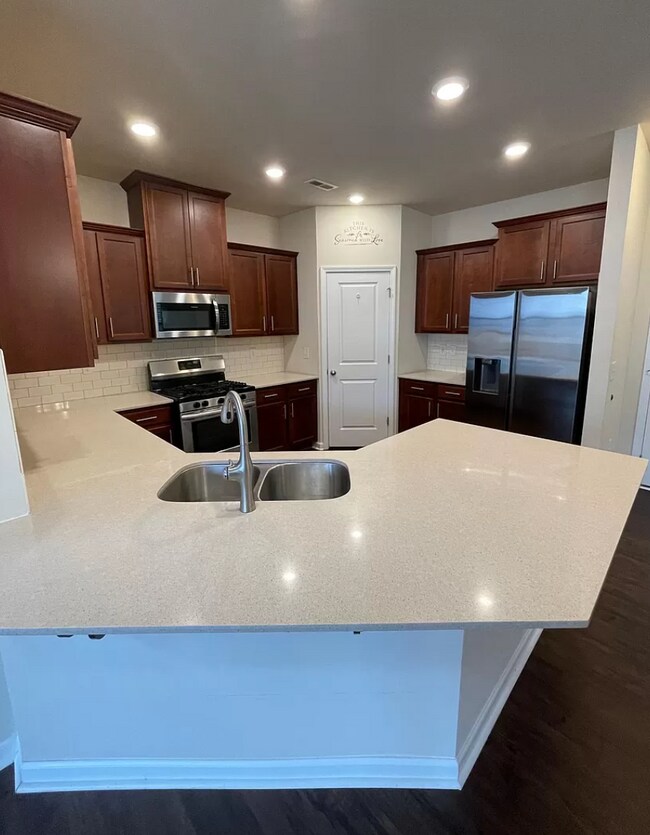 Building Photo - 1112 Excite Ave