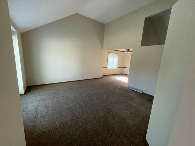 Building Photo - 3413 Scott Dr