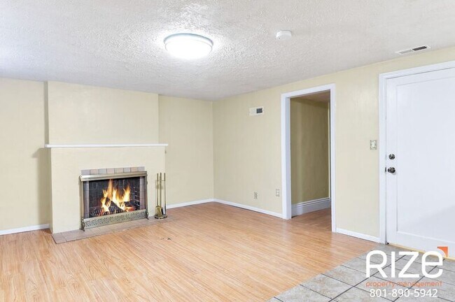 Building Photo - 1061 Doxey St