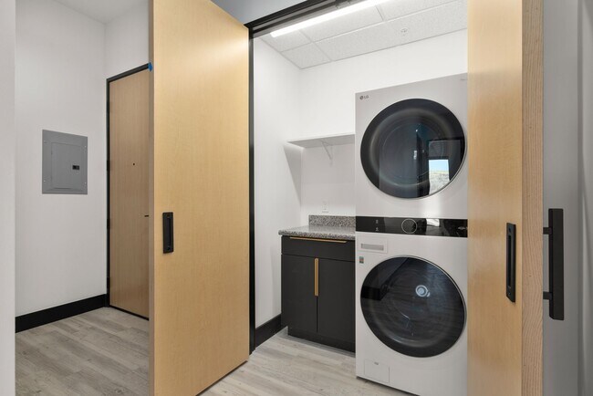 Foto del edificio - Holiday Special! Get one month FREE! Limited-time offer—$1,795- 1 Bedroom/1 Bathroom Luxury Newly...