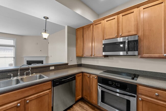 Building Photo - Beautiful 3-Bedroom Condo in Norfolk.