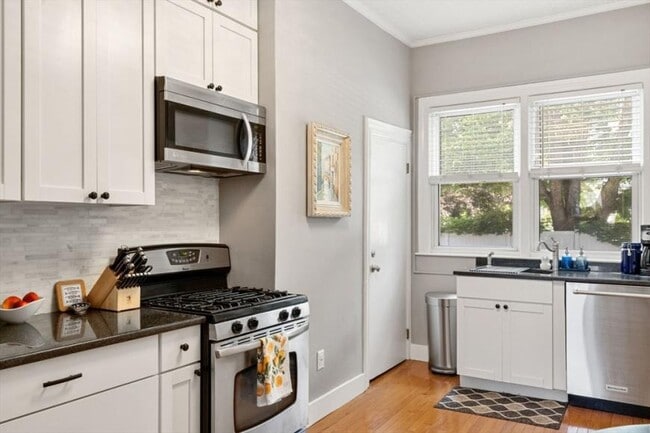 Building Photo - 2 bedroom in Winchester MA 01890