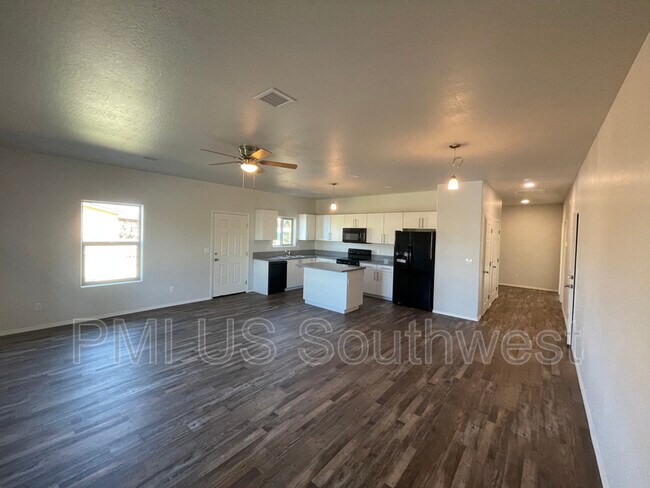 Foto del edificio - 8700 E Loos Dr