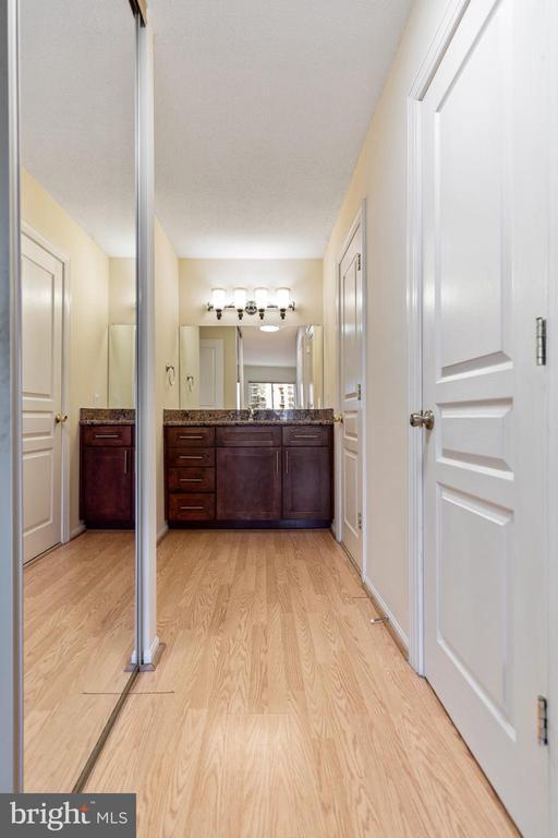 Foto del edificio - 8360 Greensboro Dr