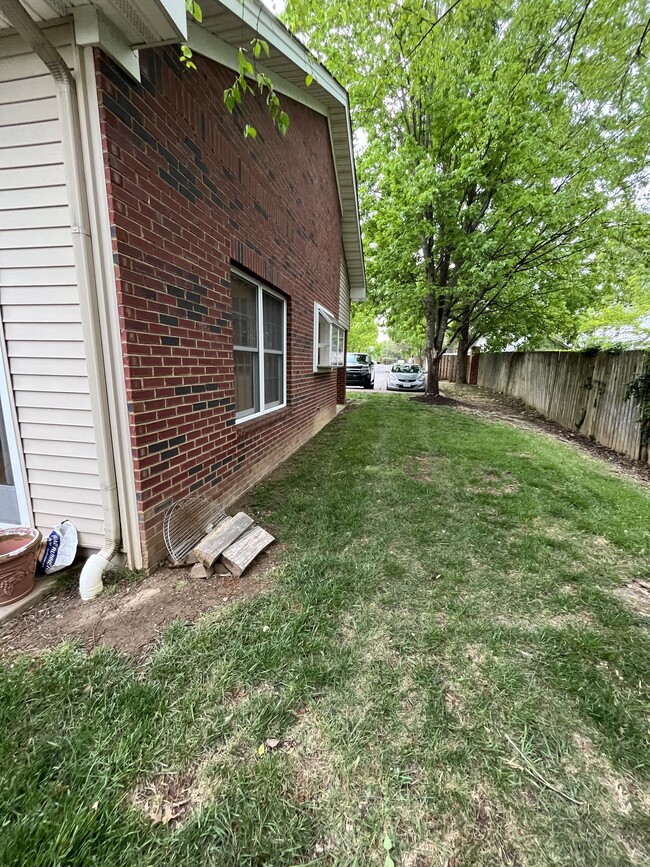 Building Photo - 1625 Nicholasville Rd