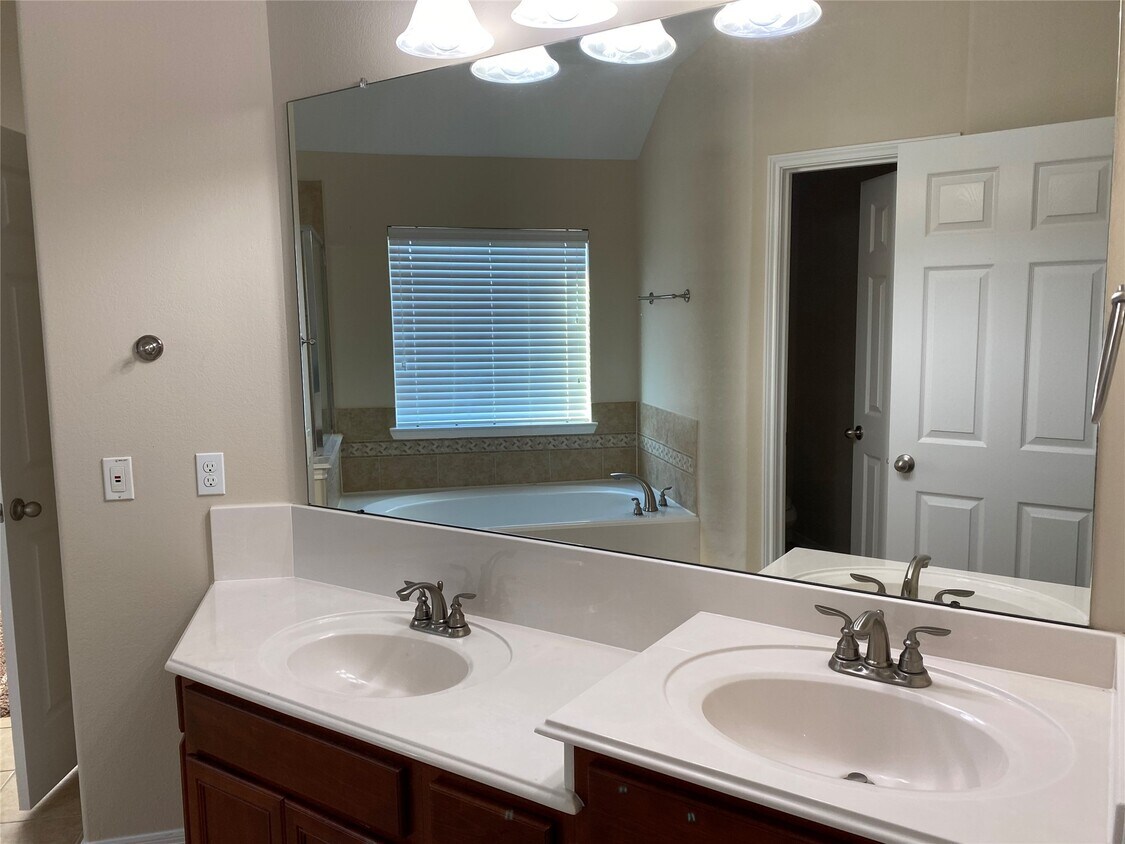 Foto del edificio - 10930 Reston Point Dr
