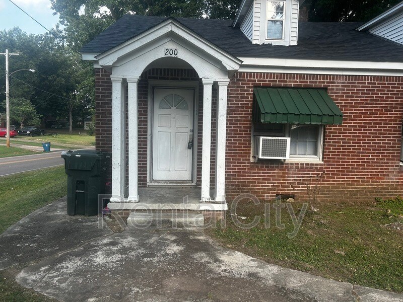 Primary Photo - 200 N 28th Ave