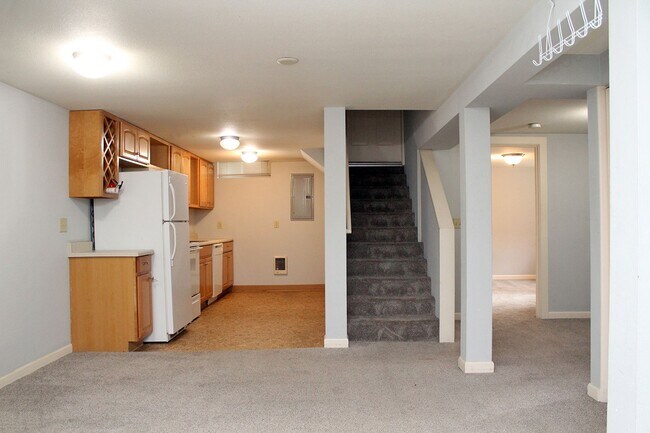 Foto del edificio - Spacious 1 Bedroom ADU Apartment in the He...
