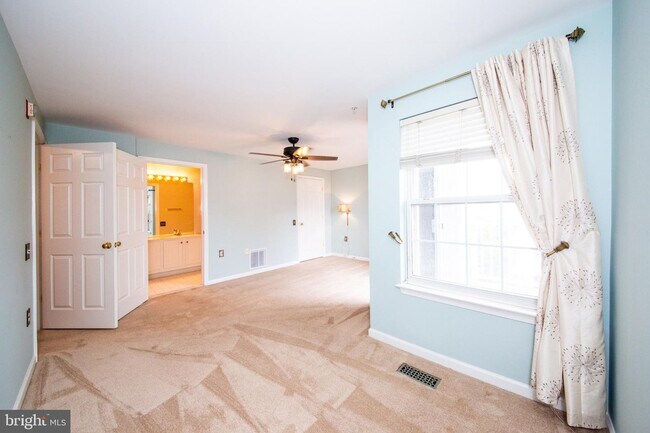 Foto del edificio - 1304 Roundhouse Ln