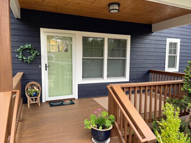 Building Photo - 12 Twig Lane - Gorgeous, spacious home in ...