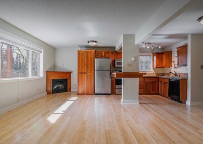 Interior - 6920 N Philadelphia Ave