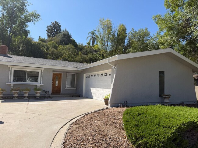 Building Photo - 3 bed, 2 bath single story home in West Hills