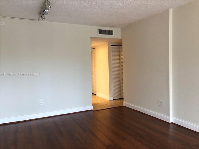 Building Photo - 14301 N Kendall Dr