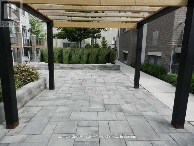 Photo du bâtiment - 3066-3066 Sixth Line