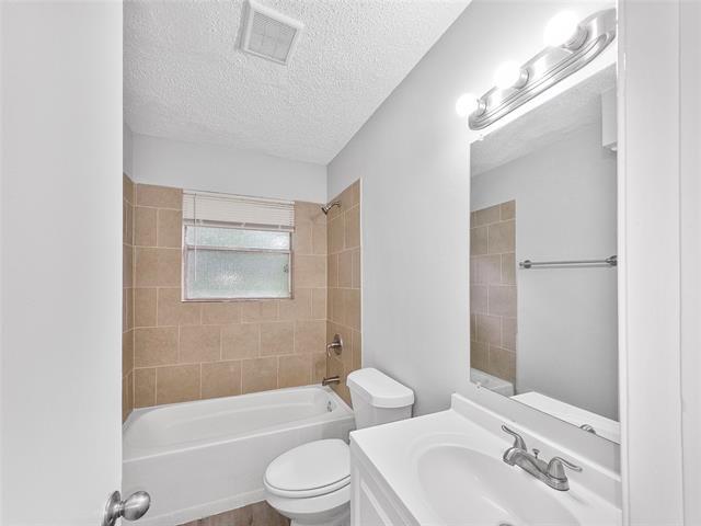 Foto del edificio - 2212 Arcady Ln