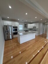 Building Photo - 27 Lyon St