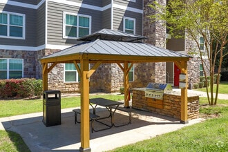 LEGENDS | Grill Pavilion - Legends at Armour Avenue