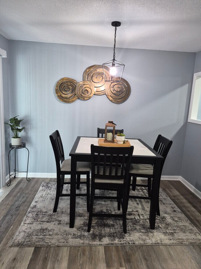 Foto del edificio - 620 Mosswood Ln