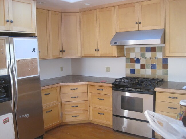 Building Photo - Pet Friendly Charmer in SLO!