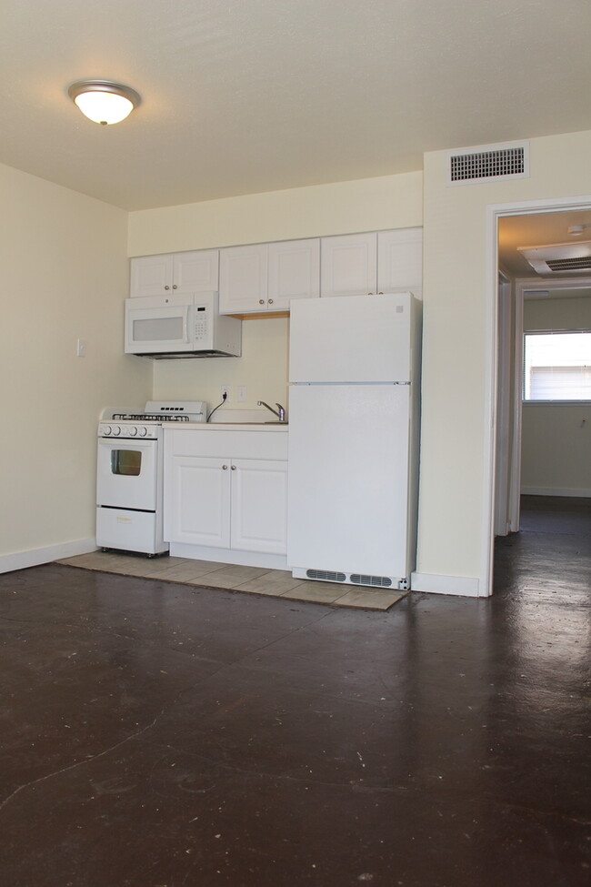 Building Photo - 202-W Eden at Avondale