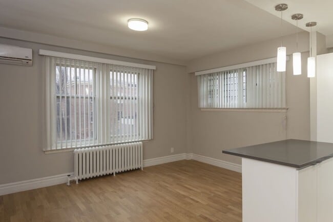 Building Photo - 4557 Rue Sherbrooke O