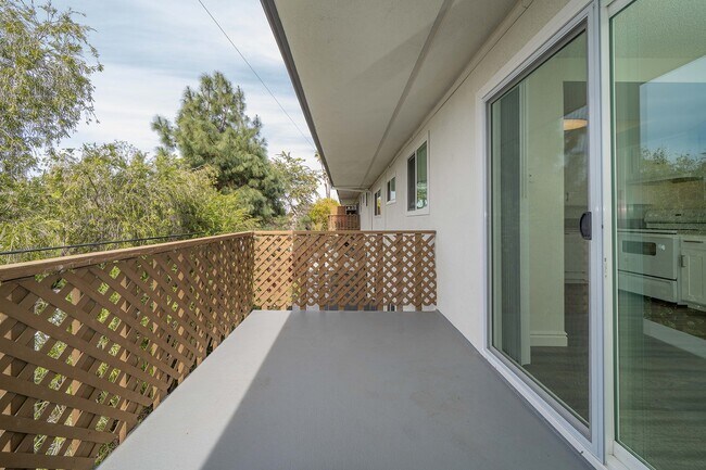 Building Photo - 1145 Meadow Lake Dr