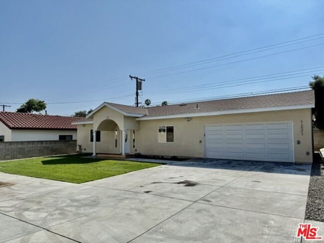 Building Photo - 1221 N Azusa Ave