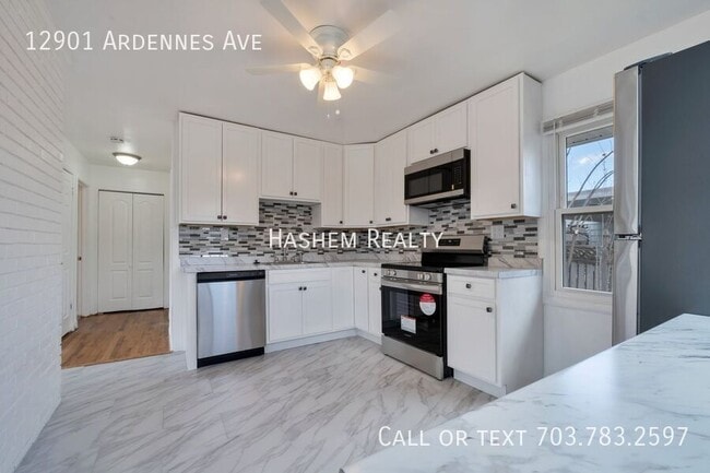 Building Photo - 12901 Ardennes Ave