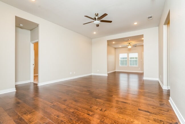 Building Photo - 307 Mesa Wood Dr