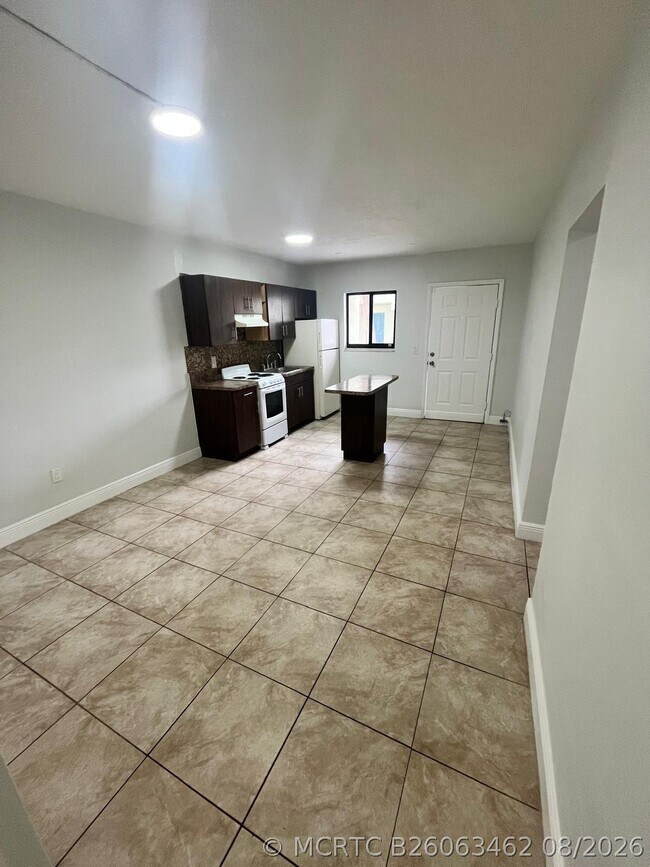 Foto del edificio - 18257 NW 23rd Ave