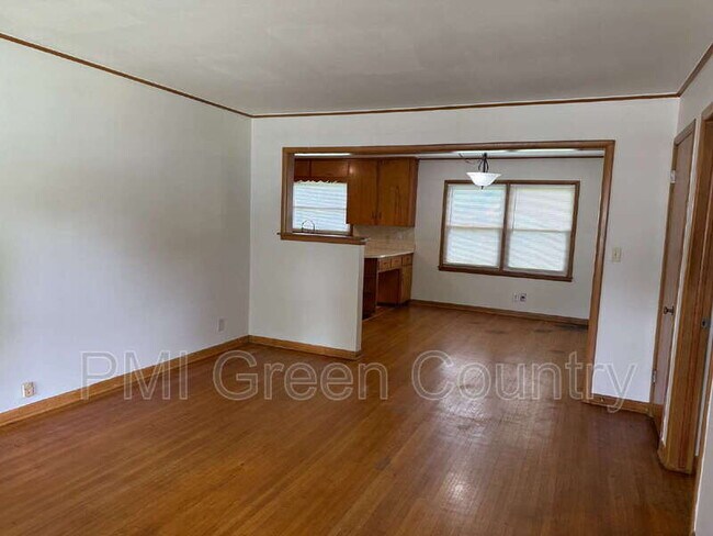Foto del edificio - 10611 E 4th Pl