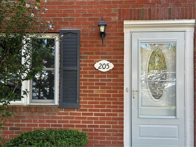 Foto del edificio - 276 Temple Hill Rd
