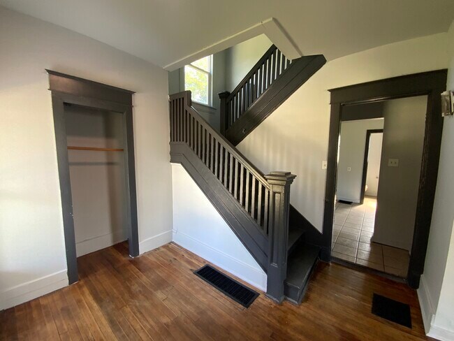 Building Photo - 503 N Franklin St