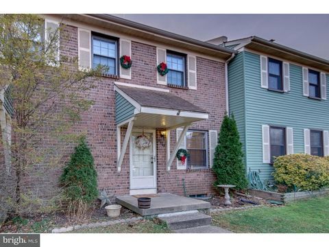 Building Photo - 996 Beechwood Pl