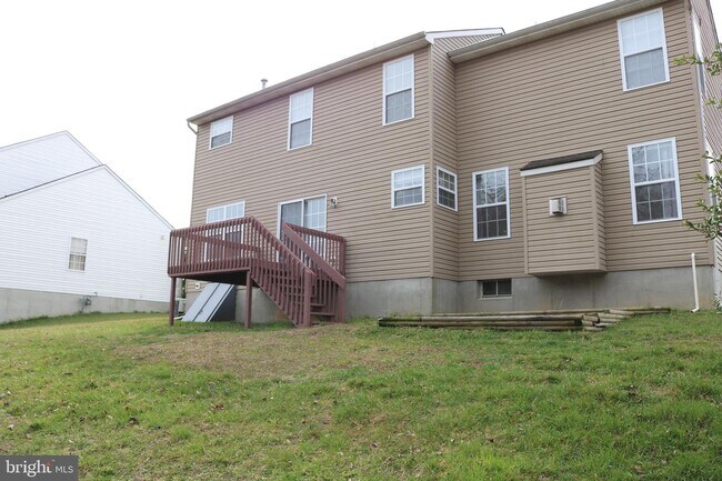 Foto del edificio - 47 Riverside Rd