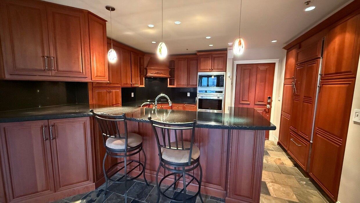 Primary Photo - Luxury 2 bedroom, 1 bathroom downtown cond...