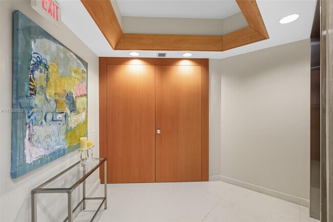 Foto del edificio - 7141 Fisher Island Dr