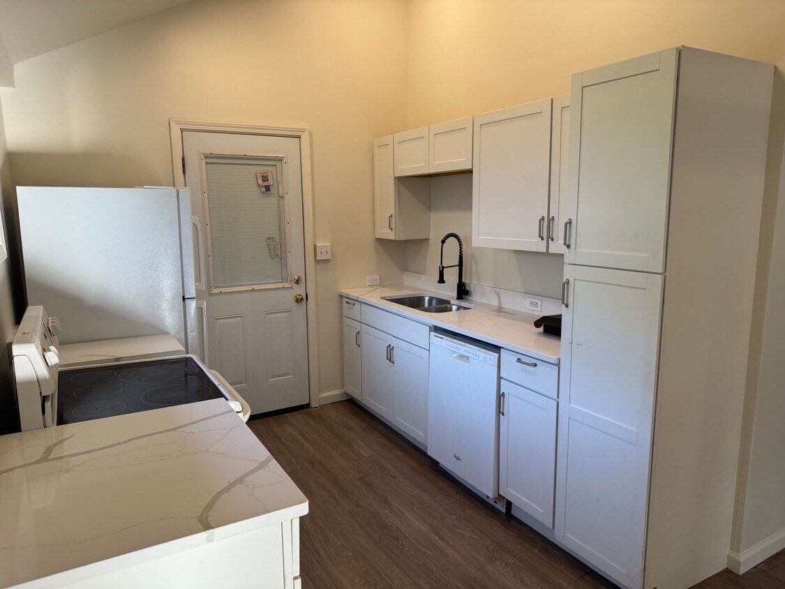 Foto del edificio - 2 Bedroom 1 Bathroom House For Rent