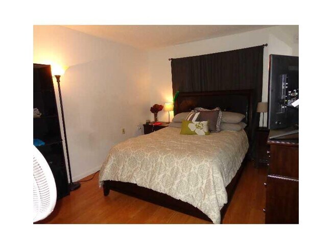 Foto del edificio - 7120 NW 179th St