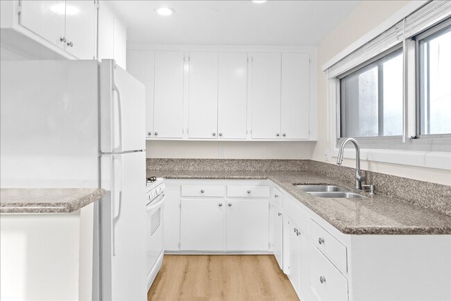 Building Photo - 3116 W 99th St