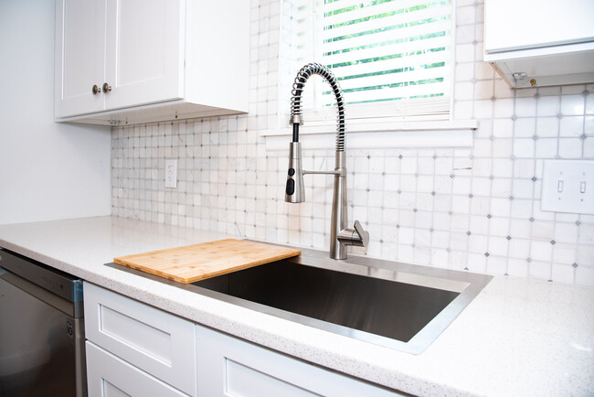Foto del edificio - 329 Summit Ridge Cir