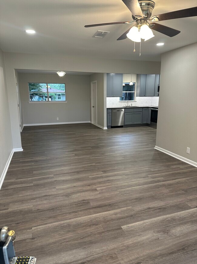 Building Photo - 5303 W Groves Cir