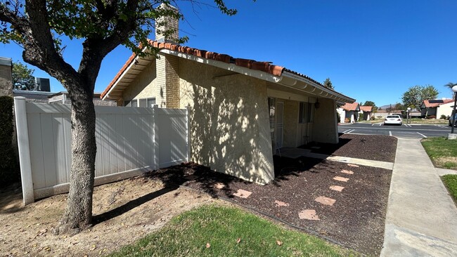 Building Photo - Charming 2-Bed, 2-Bath Furnished Home in H...