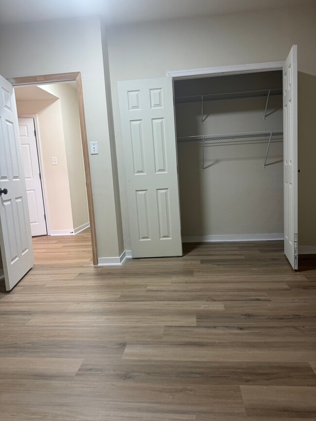 Building Photo - 628 Abbey Village Cir