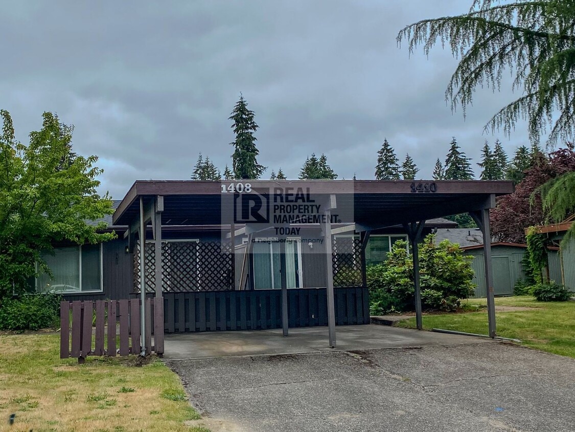 Primary Photo - Cozy 2 Bedroom Duplex with Carport!