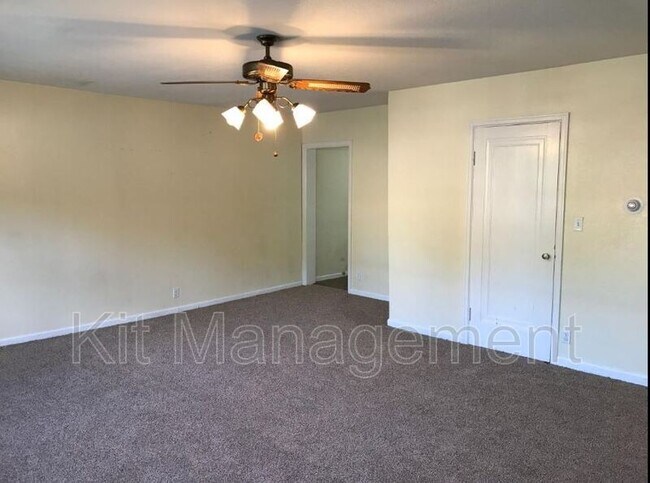 Foto del edificio - 6222 Hill Ave