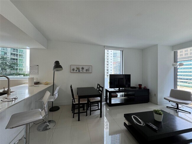 Foto del edificio - 1300 Brickell Bay Dr